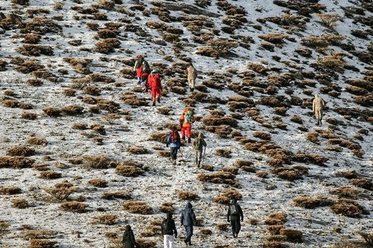 تلاش 40 امدادگر برای انتقال اجساد سرنشینان هواپیمای تهران - یاسوج