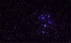 مقارنه ماه و ستاره دبران فردا شب قابل مشاهده است