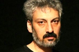 واکنش ارژنگ امیرفضلی به کندن سنگ قبر پدرش