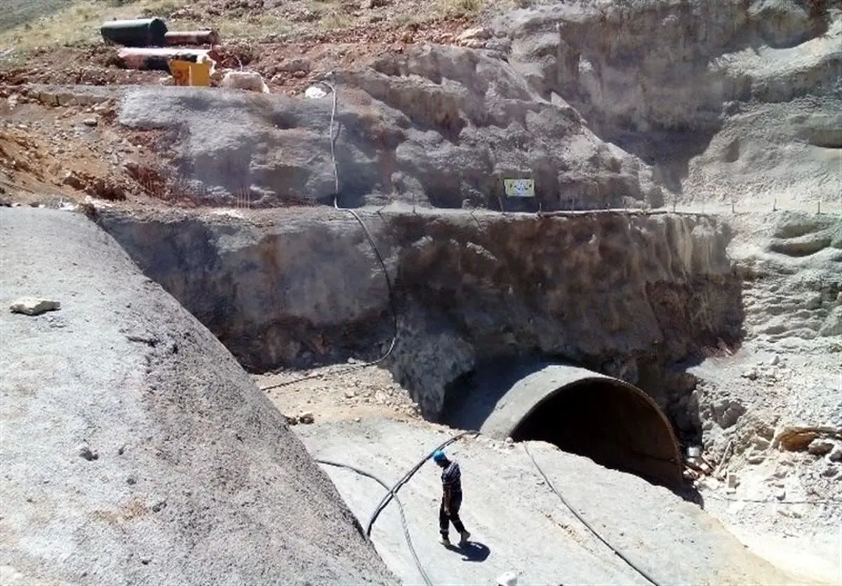 بزرگترین تونل شرق کشور در "باجگیران" همچنان مشکل روشنایی دارد