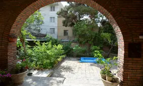 اعتراض خانواده آل‌احمد به نامگذاری تازه خانه سمین و جلال