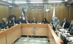 اعتراضات و فریادهای یک زن در حاشیه جلسه علنی شورای شهر تهران