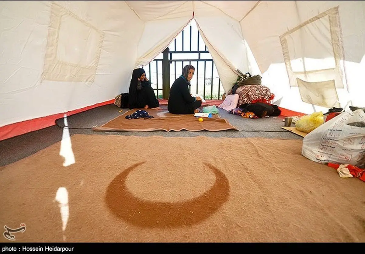 توزیع ۱۷۶ چادر بین ۴ روستای زلزله‌زده خنج/ ارزیابی‌های برآورد خسارت همچنان ادامه دارد