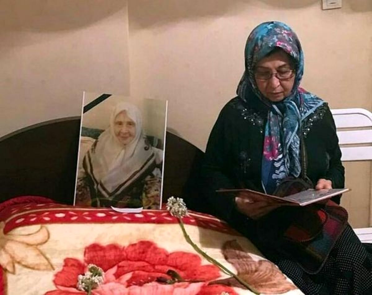 تصویر حضور زهرا رهنورد در منزل مادرش