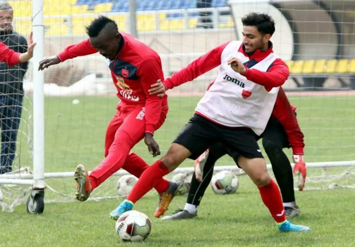 منشا در دربی روی نیمکت!