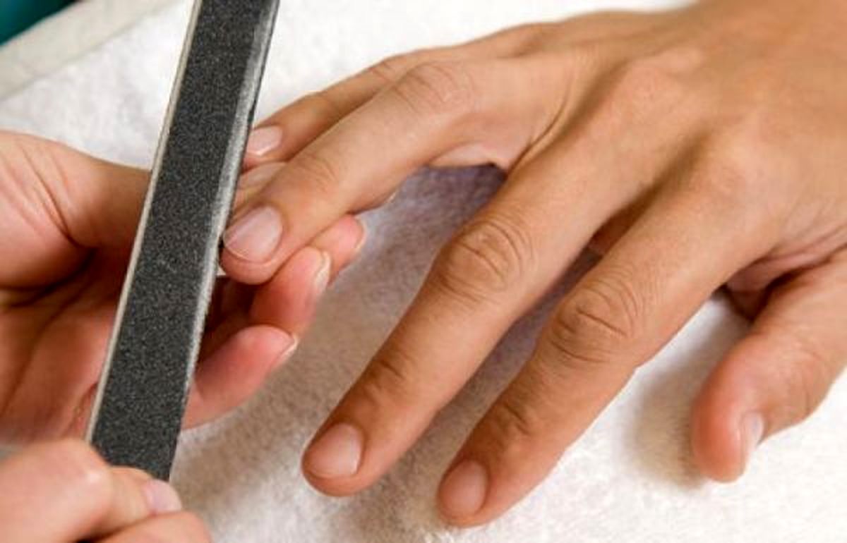 ممنوعیت خدمات مانیکور و برداشتن ابرو در آرایشگاه‌های مردانه