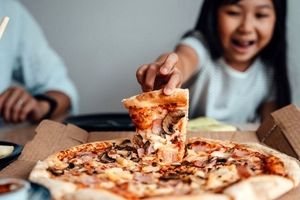 دستاورد دانشمندان ایرانی در استرالیا: خلق فیبر نامرئی که پیتزا و کیک را سالم تر می‌کند