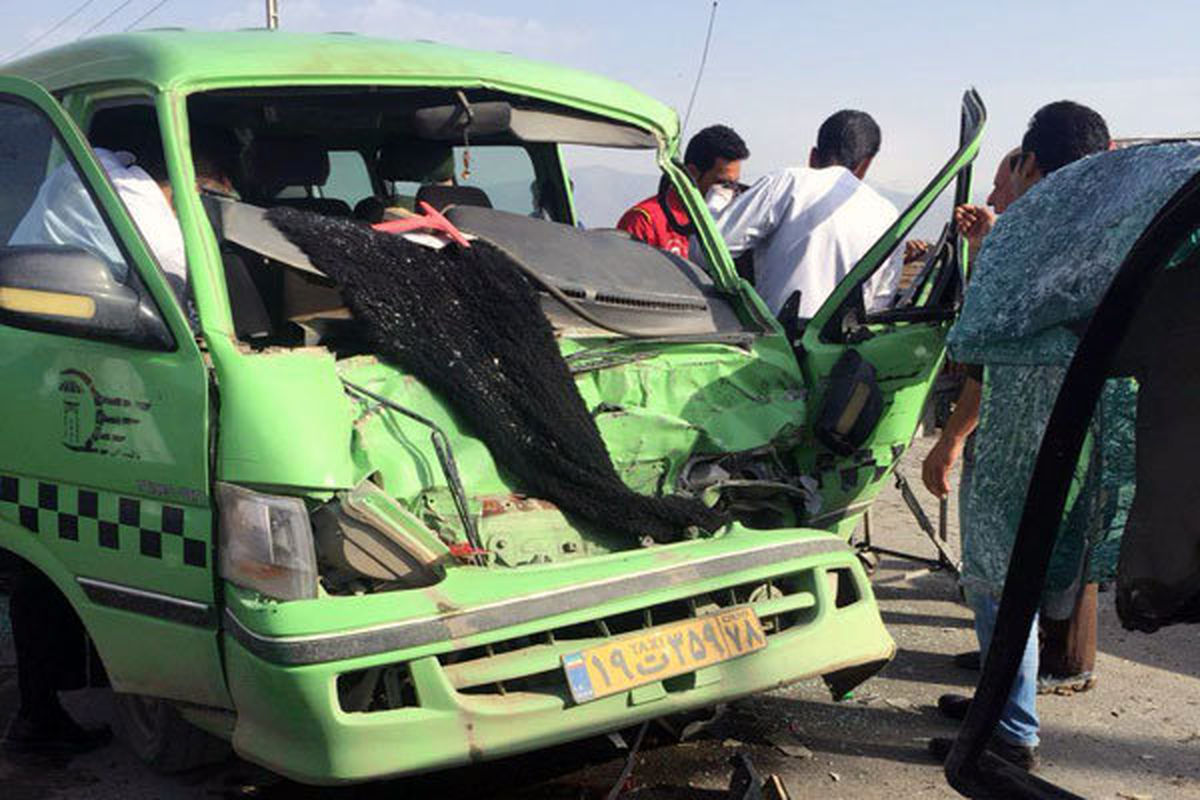 تصادف خودرو «ون» با تریلی در «وحیدیه» شهریار ۸ مصدوم برجا گذاشت