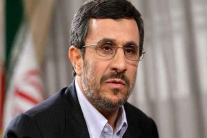 برخی منابع مدعی شدند: اقدامات عجیب احمدی‌نژاد زیر سر یک «پیشگو» است