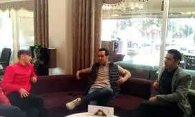 حضور علی کریمی در اردوی سرخپوشان قبل از بازی با الوصل