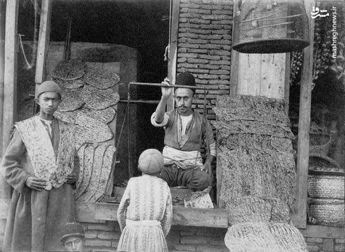 عکس/ نانوایی بربری و سنگک در تهران ۱۲۱سال قبل