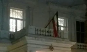 اهتزاز پرچم ایران در سفارت کشورمان در لندن