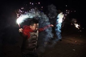 گزارش خبر فوری از آتش بازی شب سال نو چینی / آیا مردم سرزمین کهن، اشباح خبیثه را فراری می‌دهند