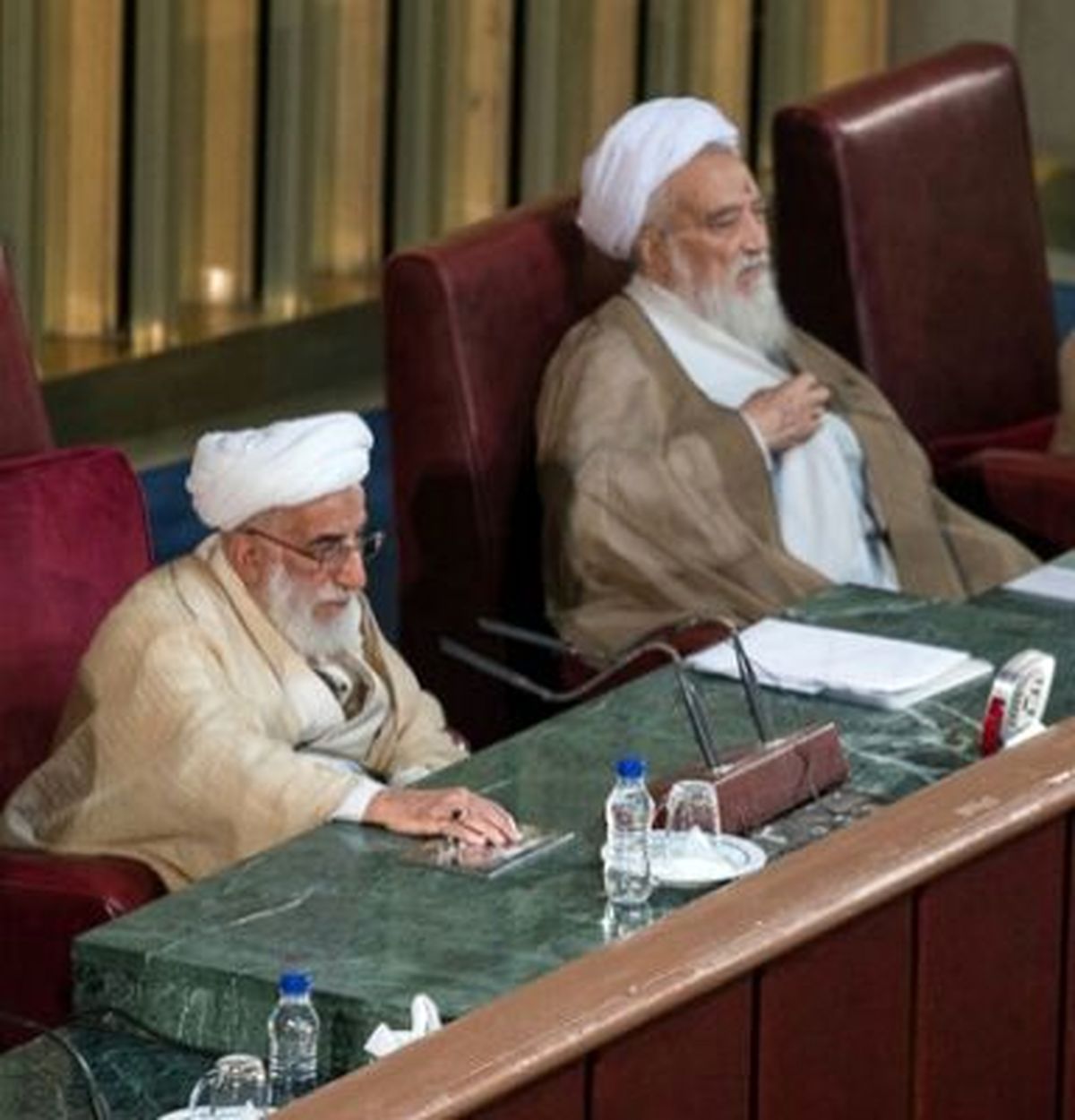 آیت الله جنتی: با کسانی که میرقصند و روسریبر میدارند محکم برخورد شود