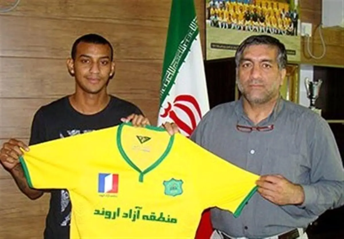 مهاجم کلمبیایی از صنعت نفت آبادان جدا شد