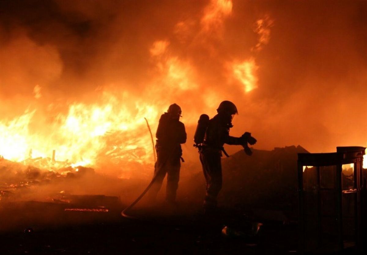 آتش‌سوزی گسترده در کارگاه ۲ هزار متری جاده خاوران