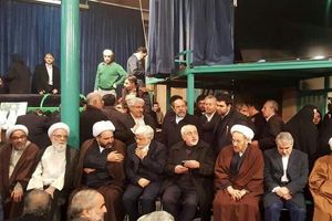 حضور رئیس دفتر امام خامنه‌ای و مسئولان نظام در حسینیه جماران