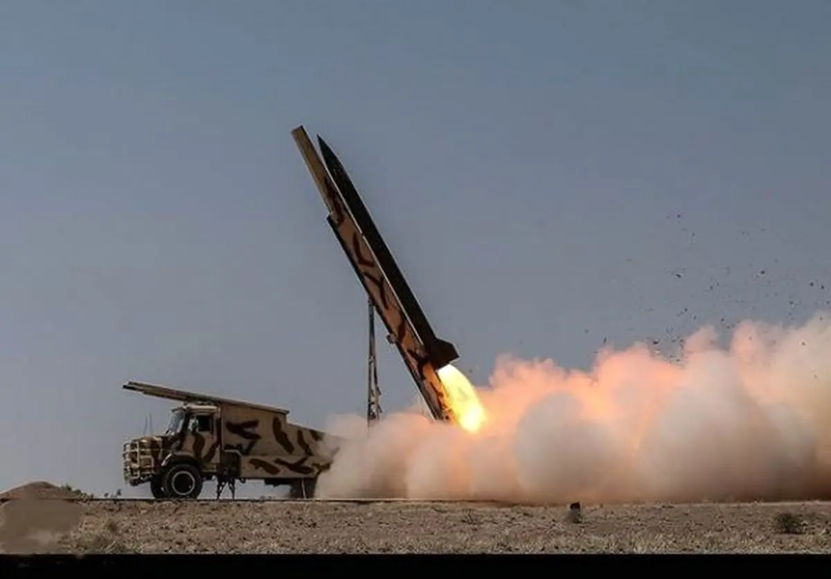 فیلم/ بخشی از موشک ارتش یمن که در یک منطقه شهری در عربستان فرود آمده است