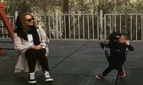 عکس جدیدی از مهناز افشار و دخترش