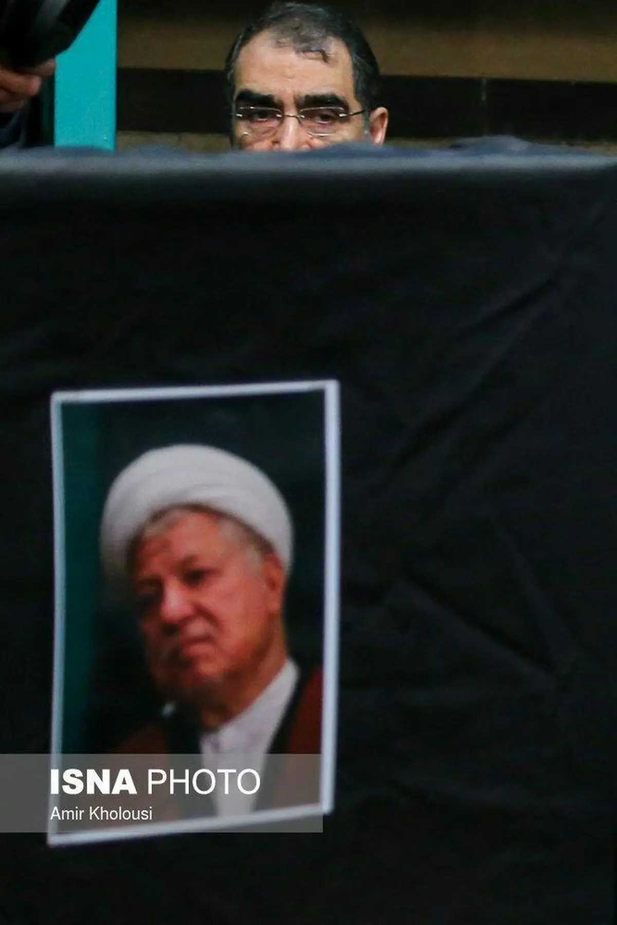 حضور قاضی‌زاده وزیر بهداشت در مراسم وداع با آیت الله هاشمی رفسنجانی