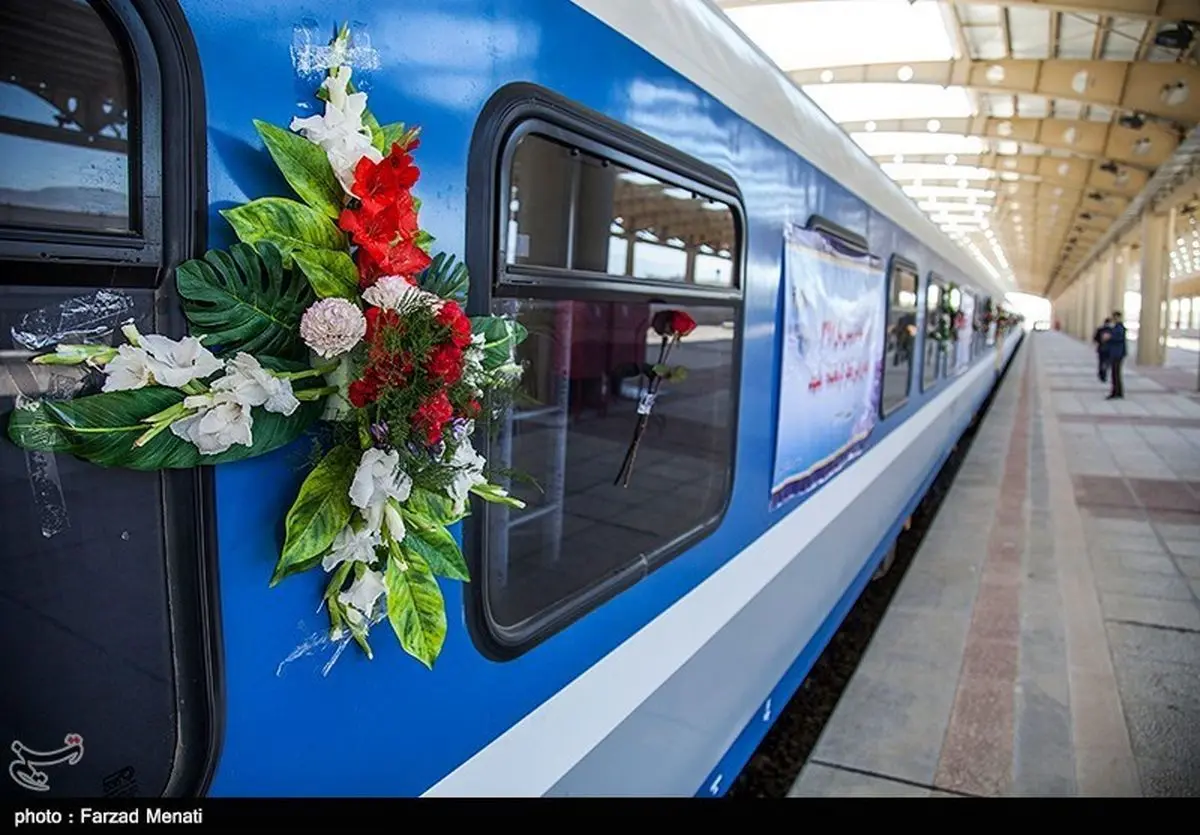 نخستین قطار گردشگری وارد استان سمنان شد