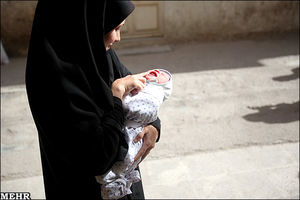 ناله های تلخ نوزاد سرراهی در مسجد گوهر شاد / این مادر 29 ساله را می شناسید؟ +فیلم و عکس