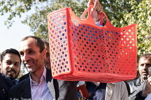 درخواست عزت الله ضرغامی از احمدی نژاد برای پایان اعتصاب بقایی