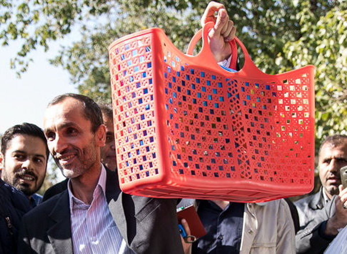 درخواست عزت الله ضرغامی از احمدی نژاد برای پایان اعتصاب بقایی