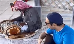 واکنش جالب یک نوازنده هنگام اذان/ ویدئو