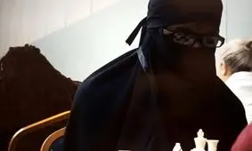 قهرمان شطرنج زنان، مرد از آب درآمد