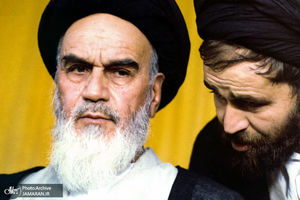 چه کسی پیشنهاد هجرت به پاریس را به امام داد؟