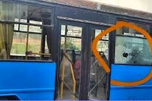 جزئیات سنگ‌ پرانی به اتوبوس دانشجویان در خرم‌ آباد/ عاملان دستگیر شدند/ ویدئو