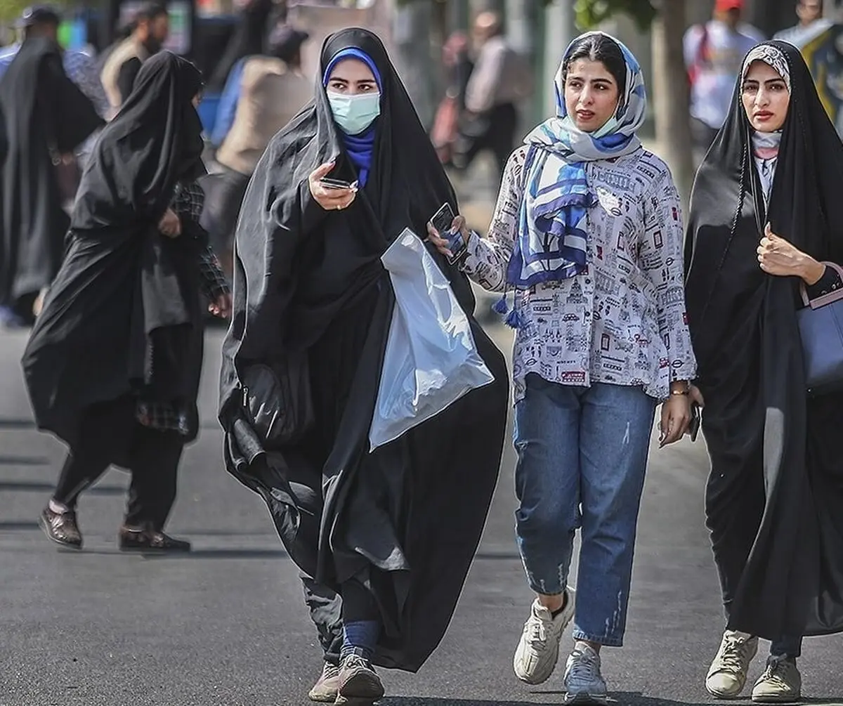 تصاویری از زنان با حجاب غیررسمی، در تجمع دیروز میدان انقلاب تهران
