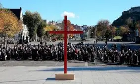 کلیسای کاتولیک فرانسه برای پرداخت غرامت به قربانیان آزار جنسی اموالش را می‌فروشد 