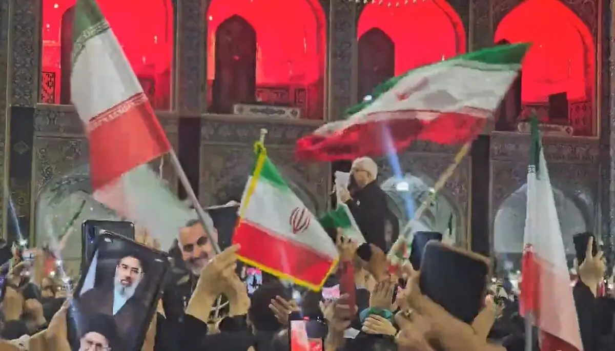 طنین لبیک یا سیدمجتبی با مداحی آهنگران  در حرم امام رضا(ع)