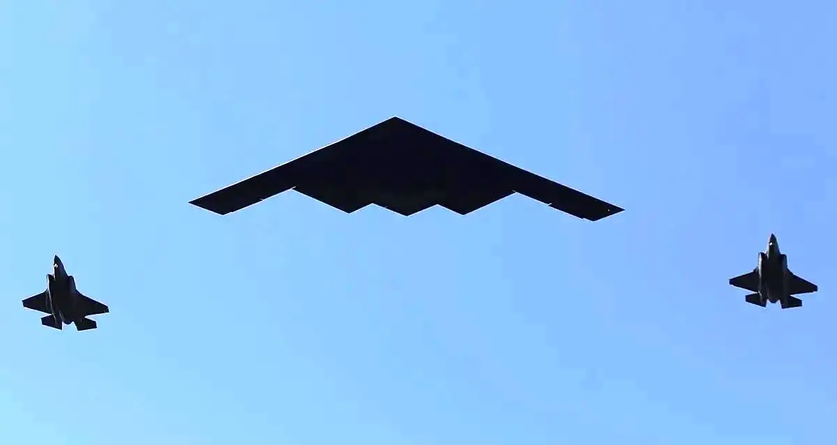 انتشار جزئیات تازه از حمله آمریکا به تاسیسات اتمی ایران/ فرمانده آمریکایی در ادعایی: یک موشک هم به‌ جنگنده‌های ما شلیک نشد