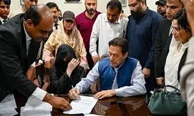 حکم جدید حبس برای عمران خان و همسرش

