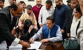حکم جدید حبس برای عمران خان و همسرش

