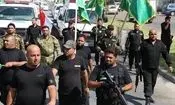 گردان های امام علی سلاح خود را به دولت عراق تحویل می‌دهد