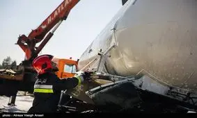 واژگونی تانکر روغن نباتی اتوبان را مسدود کرد