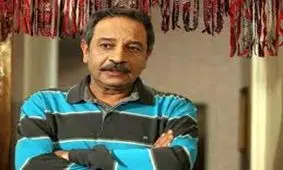 فیلم/ گاز گرفتن پای هنرپیشه معروف توسط سگ‌های موادیاب