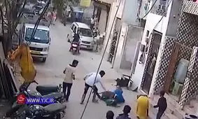 ویدئوی دلخراش از حمله سگ وحشی به پسر خردسال!