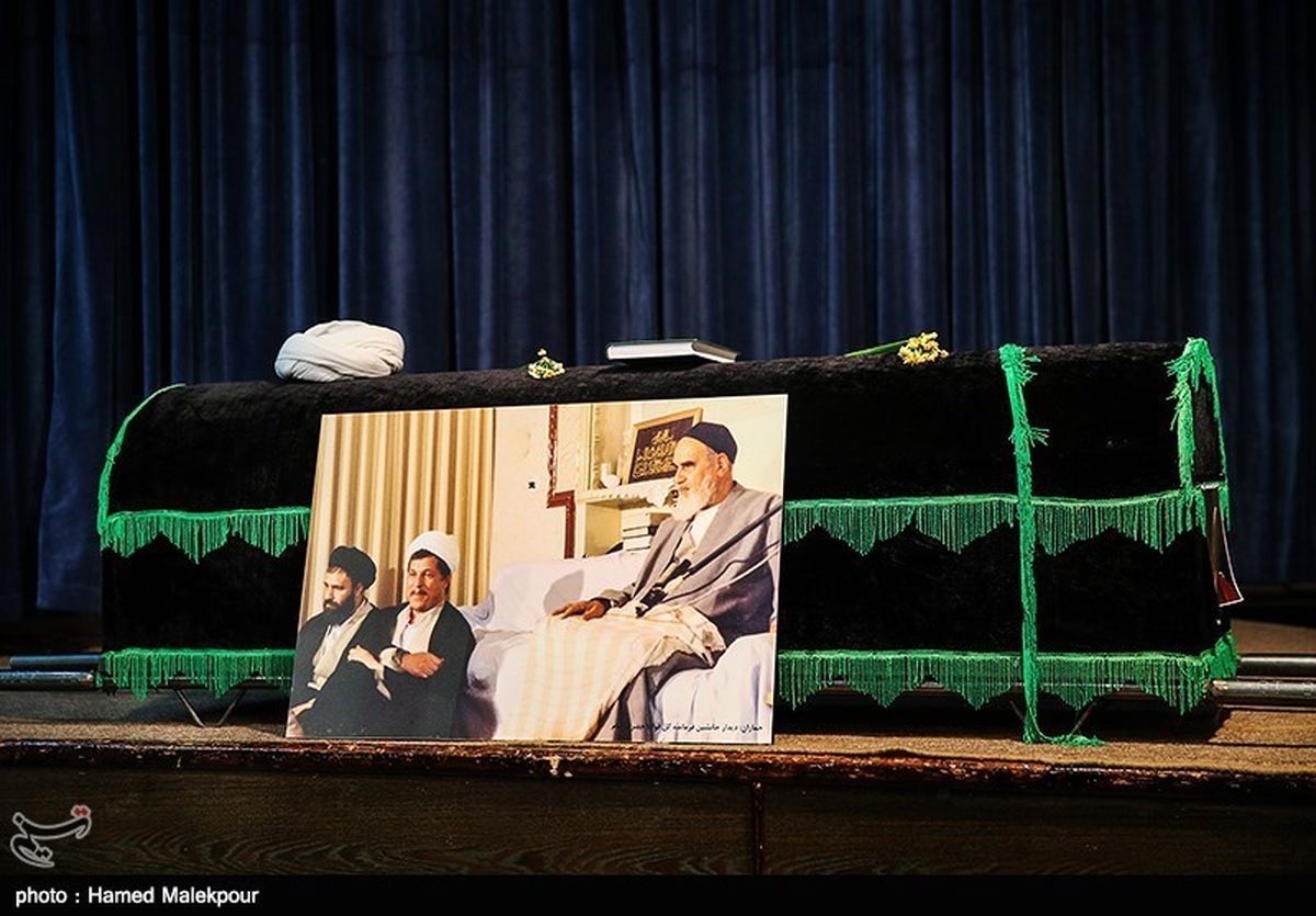 مردم رفسنجان در مراسم تشییع آیتالله هاشمی رفسنجانی در تهران شرکت میکنند