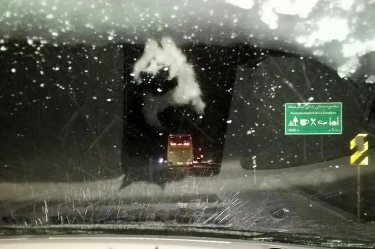 محورهای هراز و کندوان برفی است/ باران در محورهای ۶ استان