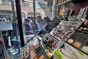 ۶۳ درصد لوازم آرایش ایرانی‌ها قاچاقی تامین می‌شود