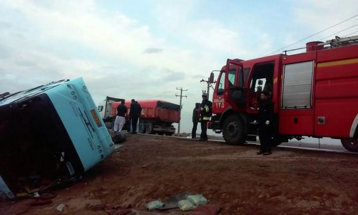 26 کشته و مصدوم بر اثر واژگونی اتوبوس کرمان-تهران