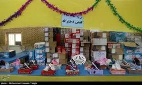 توزیع هدایای مقام معظم رهبری در مدارس کردستان