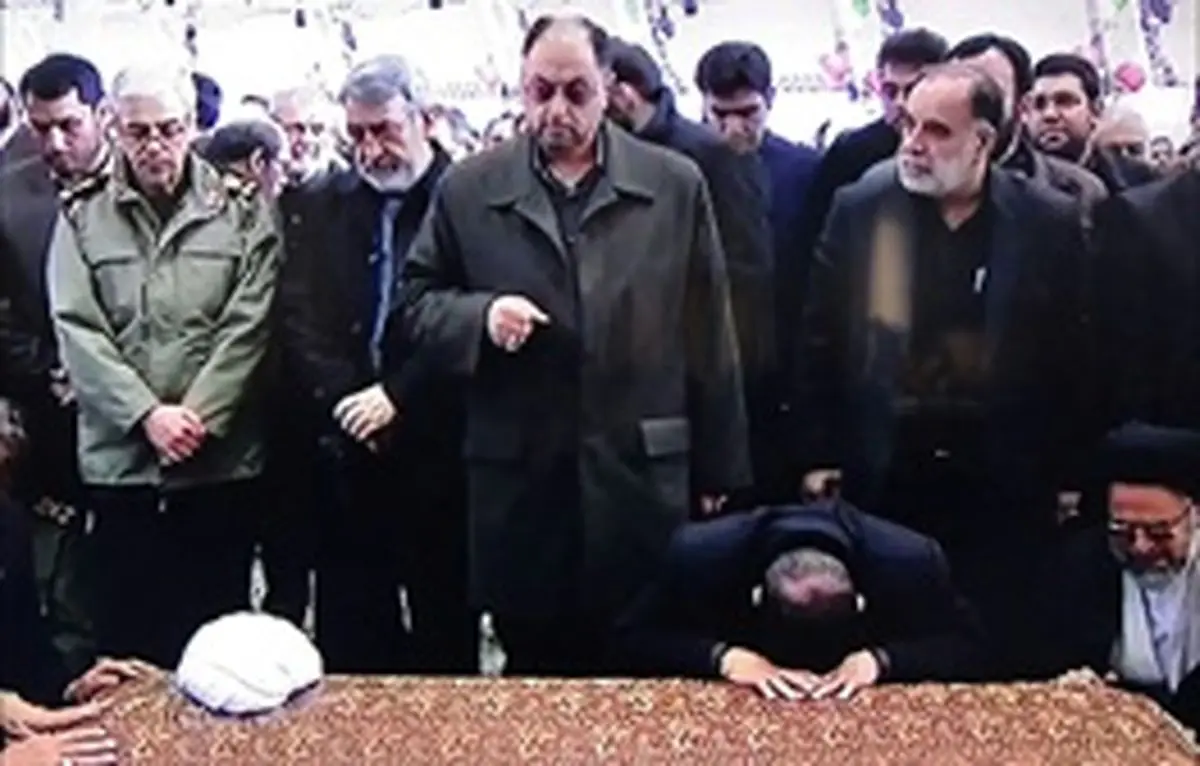 آیت‌الله هاشمی رفسنجانی بعد از 7 سال به جایگاه نمازجمعه تهران بازگشت/ گریه فرزندان و برادرانش