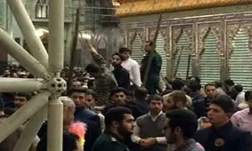 محسن و یاسر هاشمی به حرم امام رسیدند /تسلیت گویی عمارحکیم /برپایی نماز در گوشه و کنار حرم امام