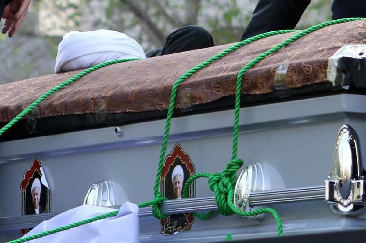 پخش مداحی زیبای میثم مطیعی و همخوانی مردم در مراسم تشییع مرحوم هاشمی رفسنجانی